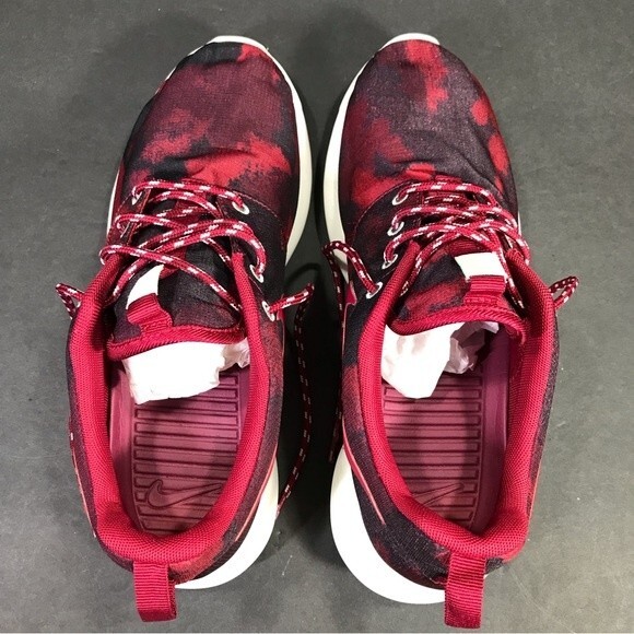 Nike Roshe Run Women’s Sneakers Fusion Red Black Camouflage Size - 7.5 - Picture 6 of 9